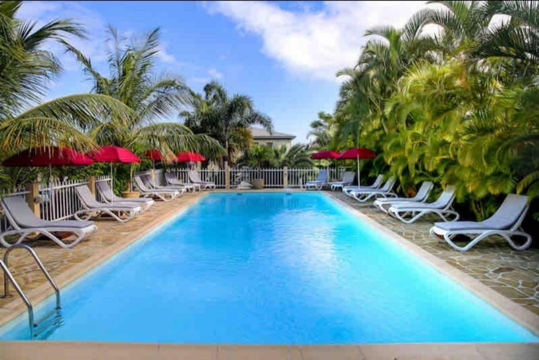 F2 Residence Oasis Terre Rouge A Сен-Пьер Экстерьер фото